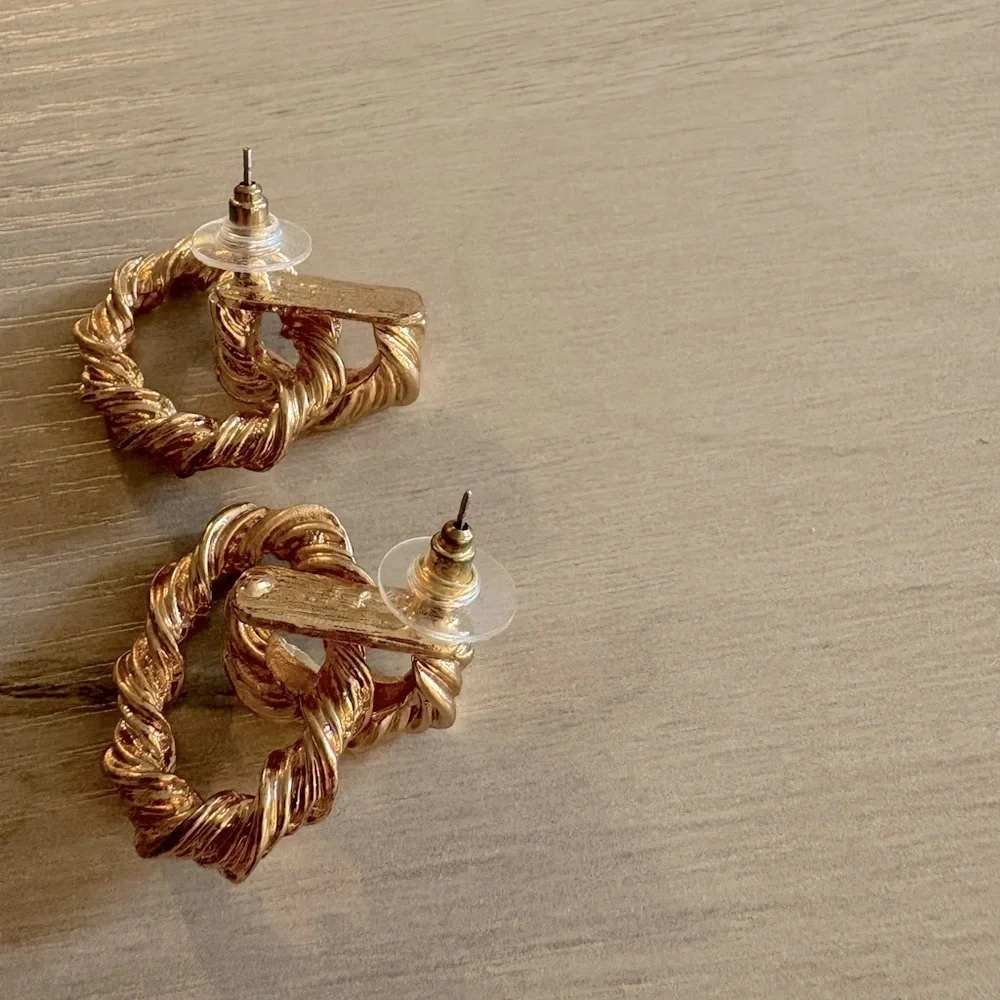 None elegant gold